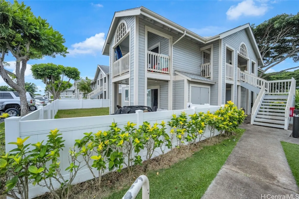 Hawaii Real Estate | View 94-219 Paioa Place, F105 | 2 Beds, 1 Bath
