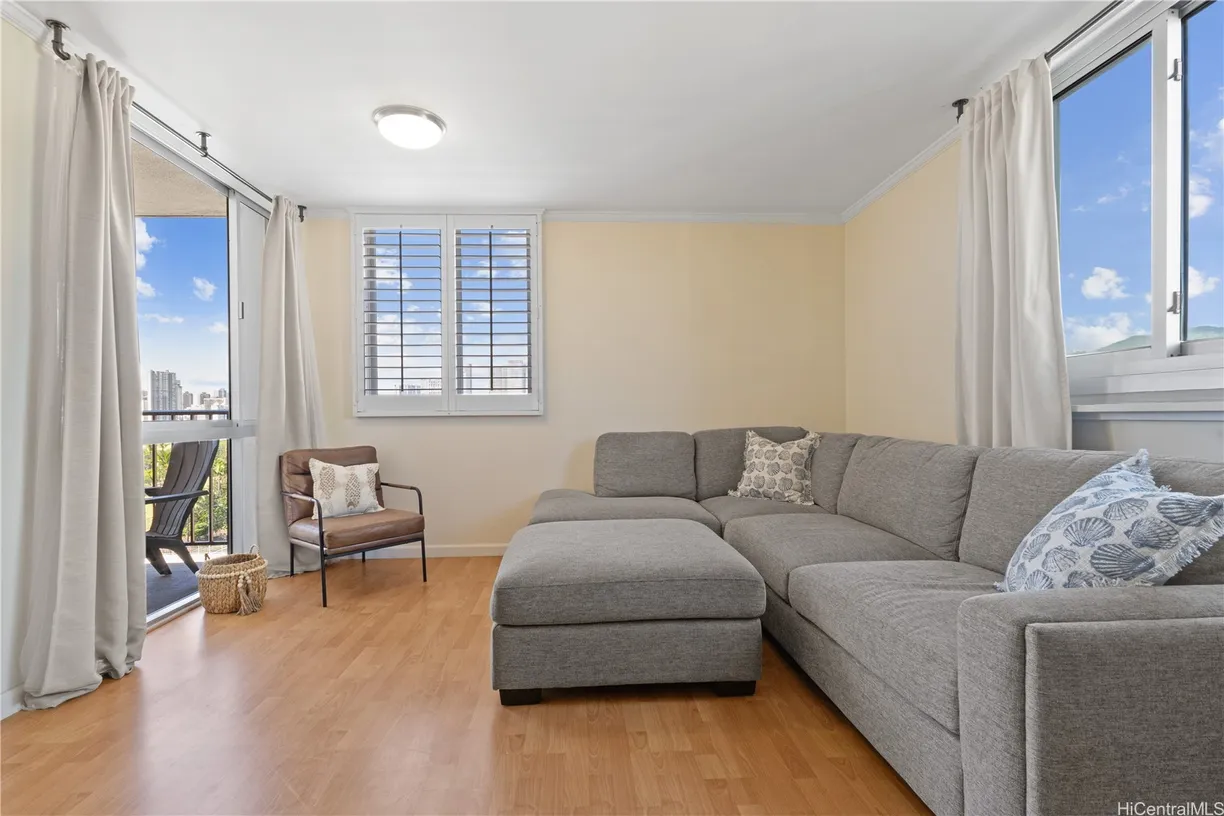 Hawaii Real Estate | View 2916 Date Street, 9A | 1 Bed, 1 Bath
