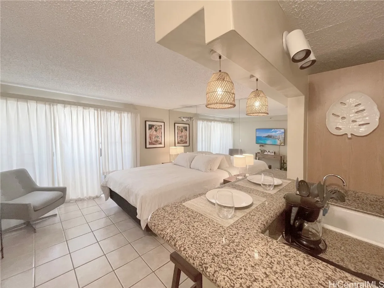 Hawaii Real Estate | View 2450 Prince Edward Street, 905A | 1 Bath