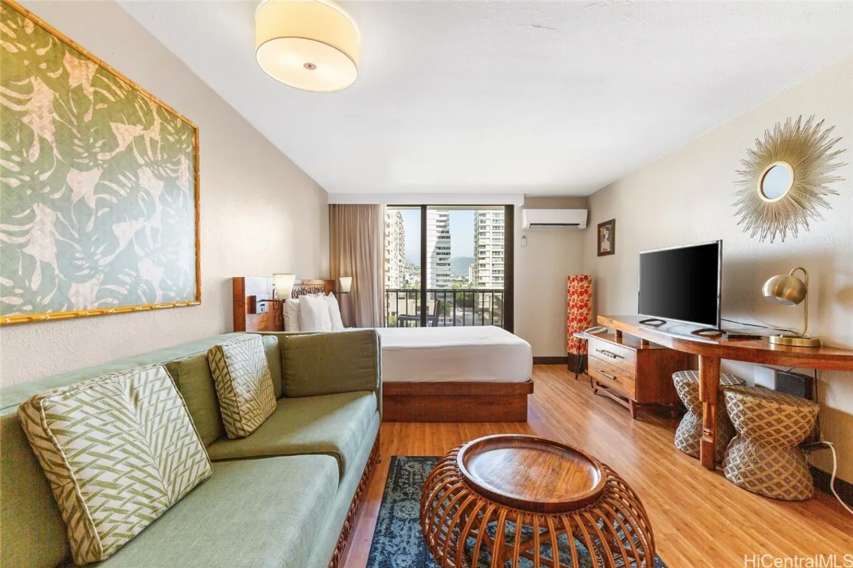 Hawaii Real Estate | View 2425 Kuhio Avenue, 705 | 1 Bath