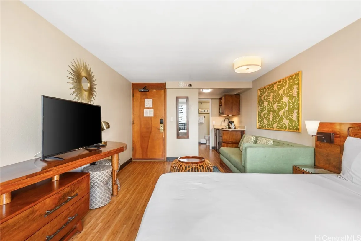 Hawaii Real Estate | View 2425 Kuhio Avenue, 705 | Listing