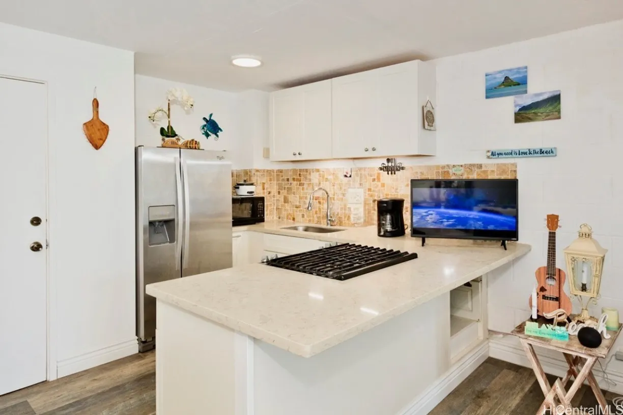 Hawaii Real Estate | View 53-549 Kamehameha Highway, 506 | 1 Bed, 1 Bath