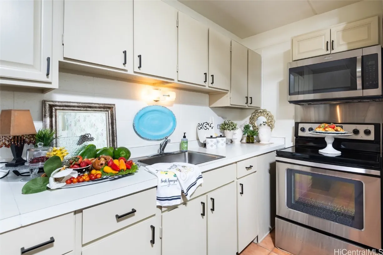 Hawaii Real Estate | View 95-024 Waihau Streets, 4/B | 2 Beds, 1 Bath