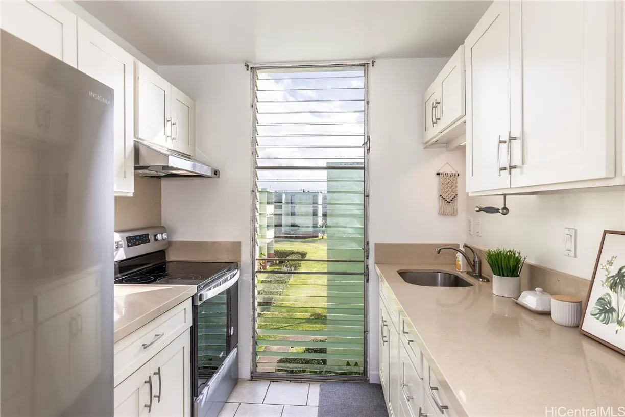 Hawaii Real Estate | View 1045 Aheahe Avenue, 318 | 2 Beds, 1 Bath