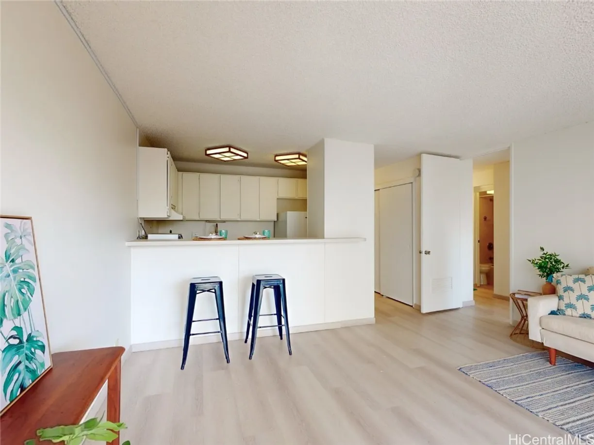 Hawaii Real Estate | View 2140 Kuhio Avenue, 812 | 1 Bed, 1 Bath