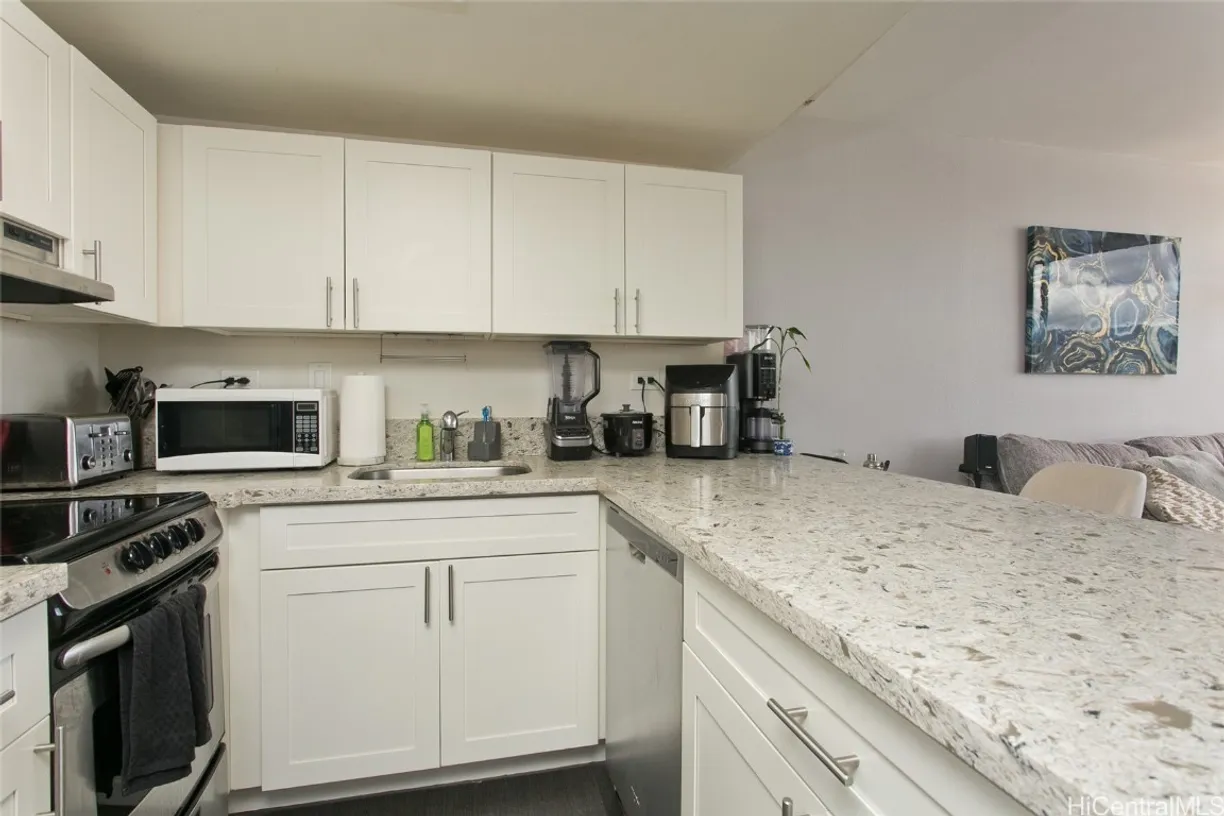 Hawaii Real Estate | View 2499 Kapiolani Boulevard, 3706 | Listing