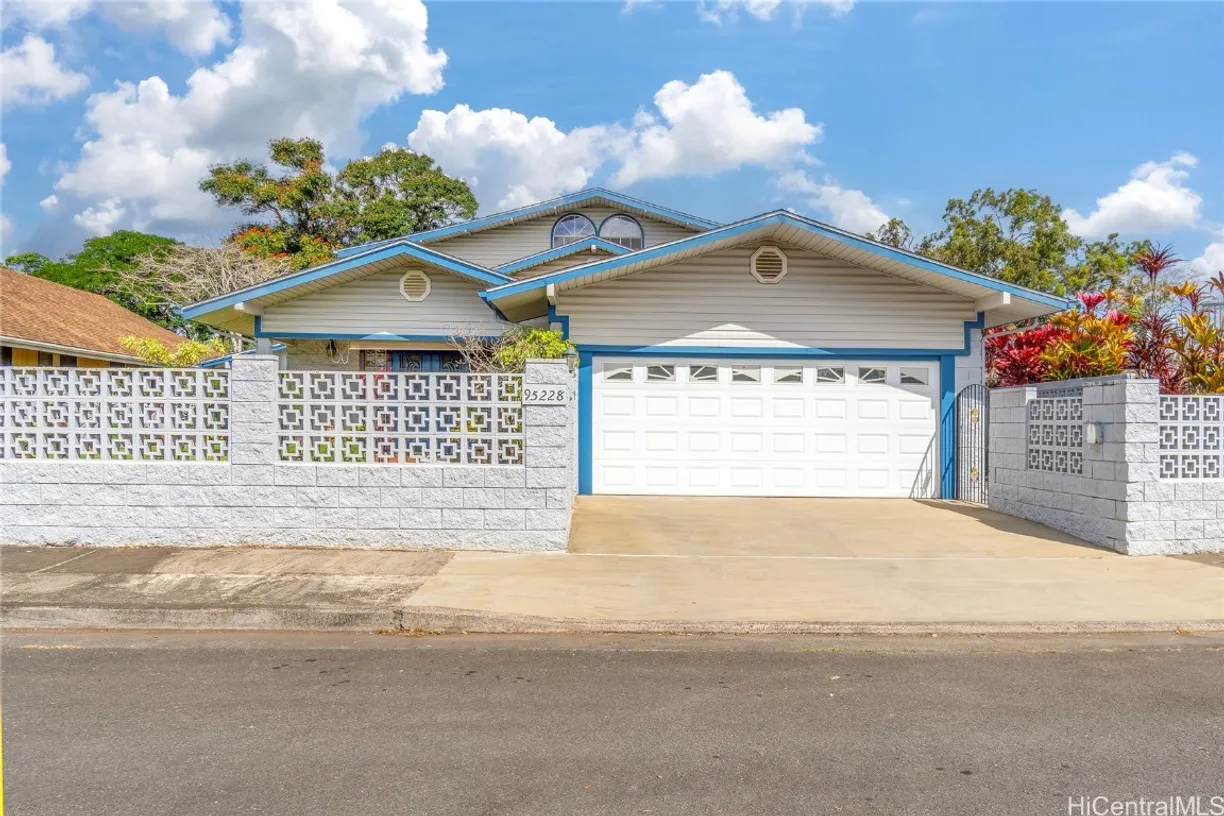 Hawaii Real Estate | View 95-228 Auhaele Loop | Listing