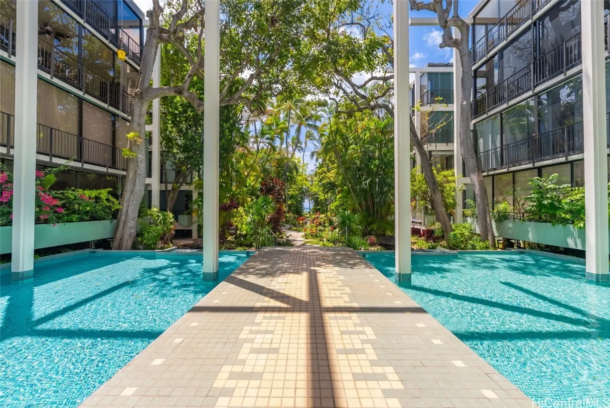 Hawaii Real Estate | View 4999 Kahala Avenue, 1-403 | 2 Beds, 2 Baths