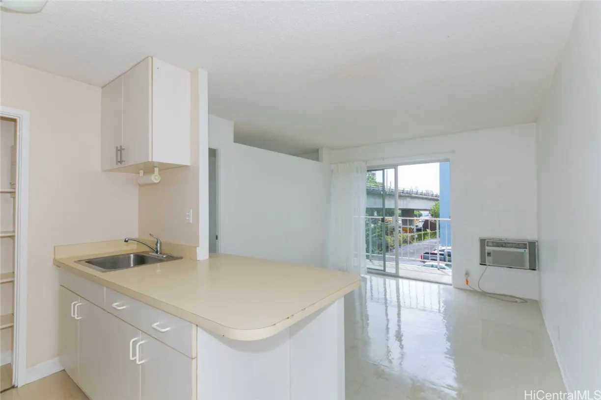 Hawaii Real Estate | View 2873 S King Street, 203 | 1 Bed, 1 Bath