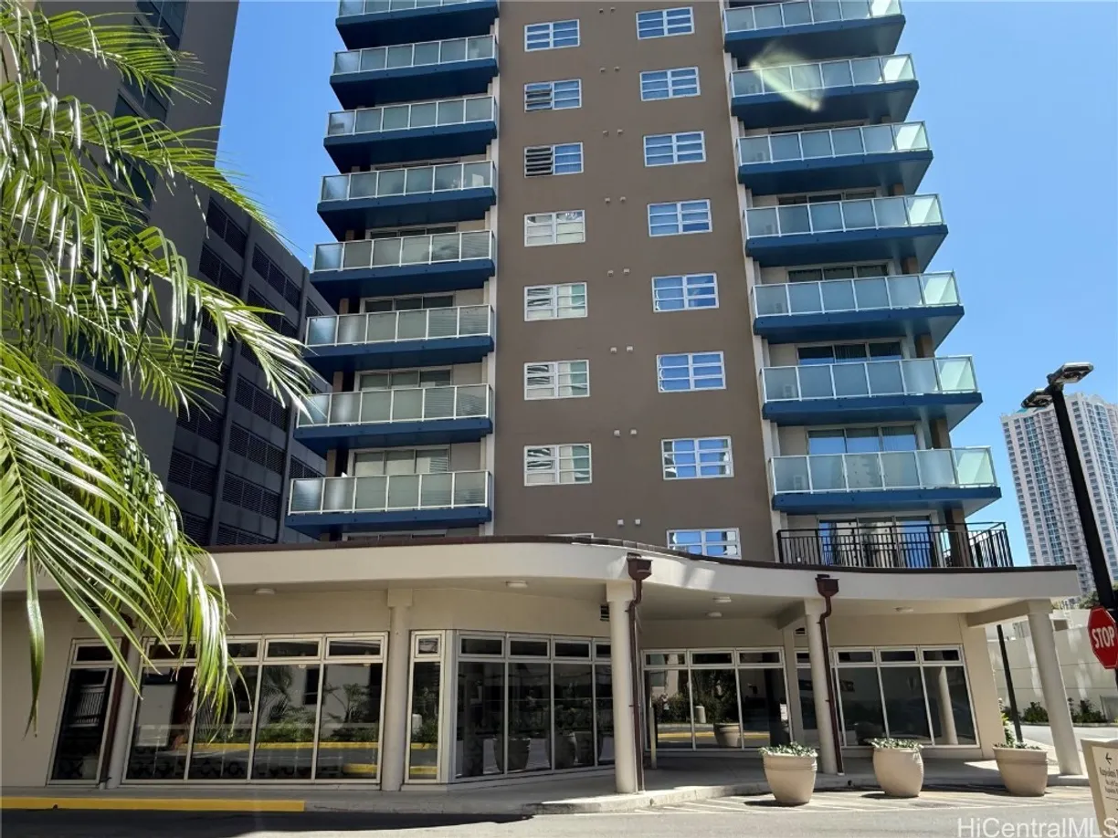 Hawaii Real Estate | View 801 South Street, 3728 | 2 Beds, 1 Bath