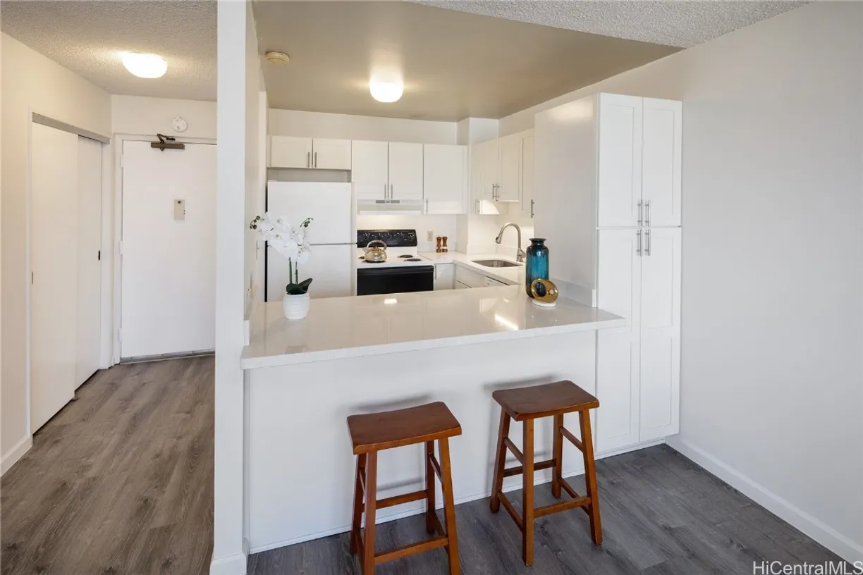 Hawaii Real Estate | View 55 S Kukui Street, D1613 | Listing