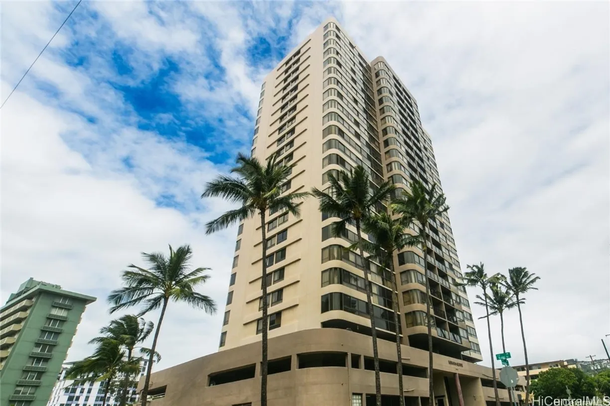 Hawaii Real Estate | View 2724 Kahoaloha Lane, 2405 | 1 Bed, 1 Bath