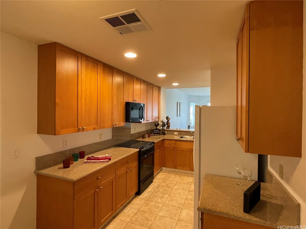 Hawaii Real Estate | View 520 Lunalilo Home Road, 8225 | Listing