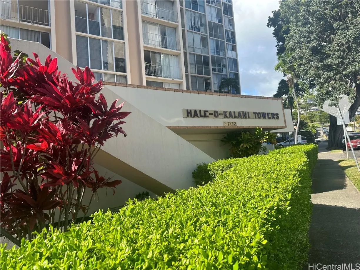 Hawaii Real Estate | View 1702 Kewalo Street, 707 | 2 Beds, 1 Bath