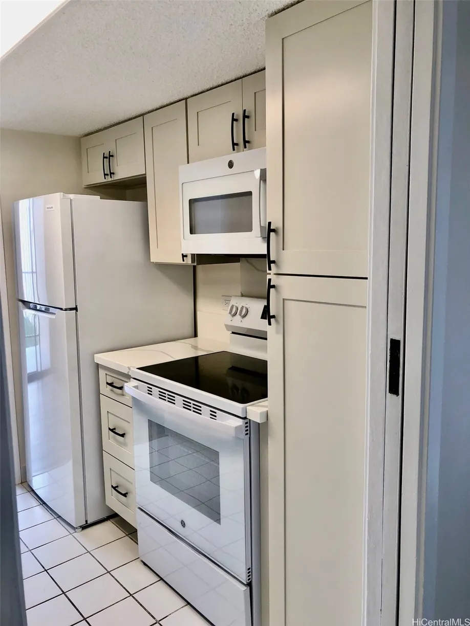 Hawaii Real Estate | View 250 Ohua Avenue, 12G | Listing
