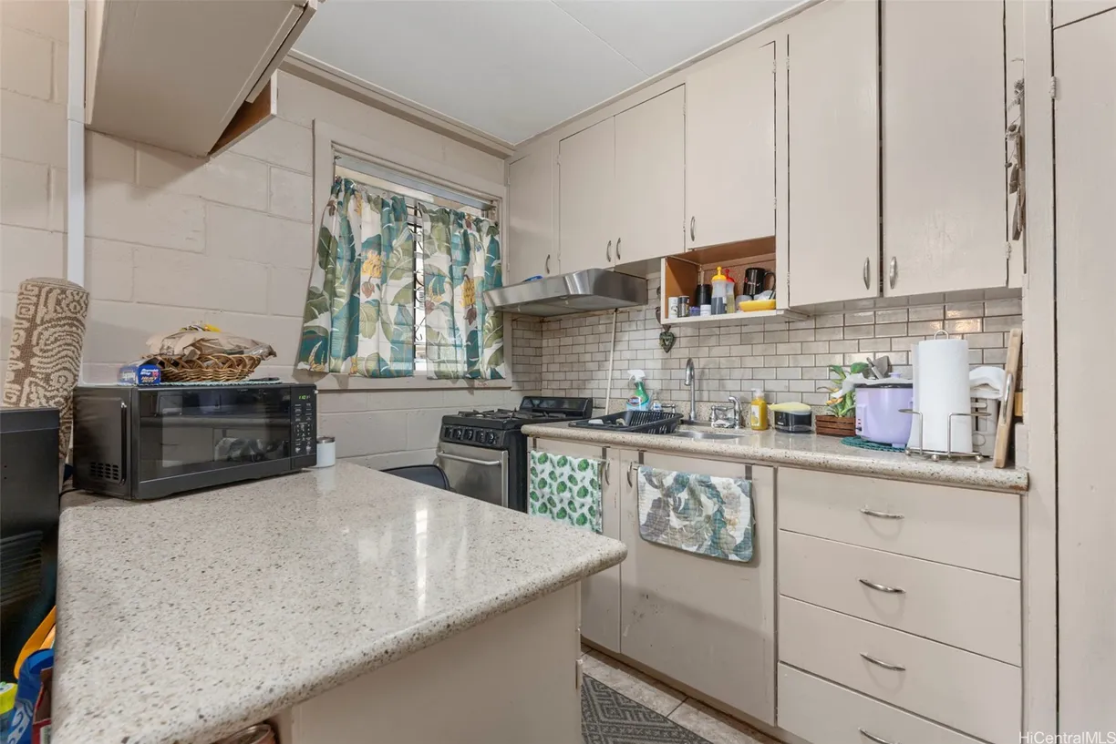 Hawaii Real Estate | View 2765 Kapiolani Boulevard, 107 | Listing
