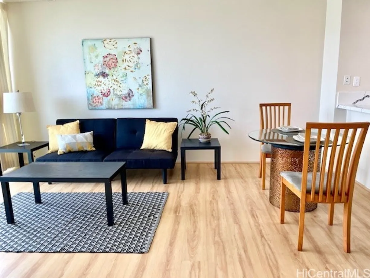 Hawaii Real Estate | View 1448 Young Street, 907 | 1 Bed, 1 Bath