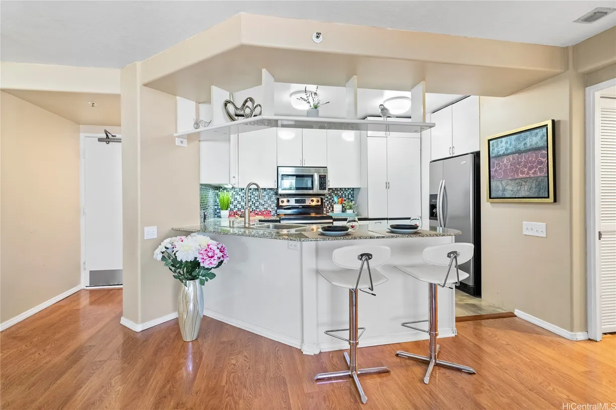 Hawaii Real Estate | View 1212 Nuuanu Avenue, 911 | Listing