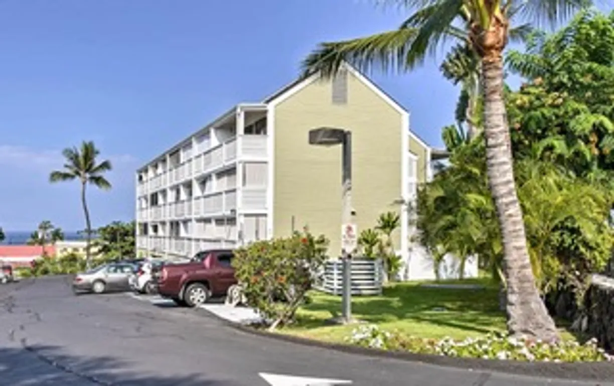 Hawaii Real Estate | View 75-5680 KUAKINI HIGHWAY, 303 | 1 Bath