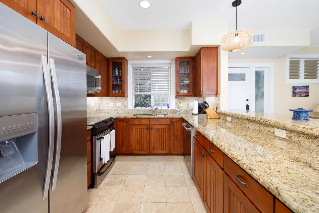 Hawaii Real Estate | View 75-6025 ALII DR, C102 | 3 Beds, 2 Baths