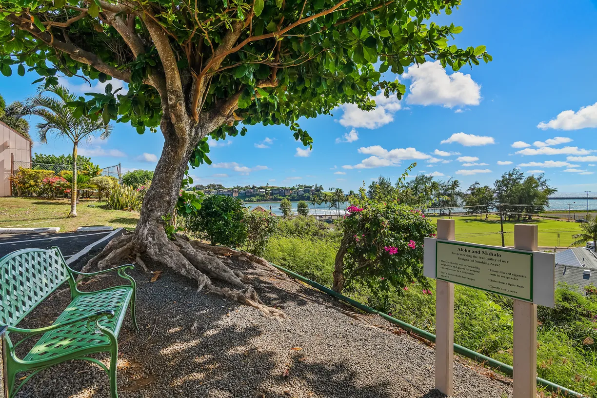 Hawaii Real Estate | View 3411 WILCOX RD, AIII9 | 2 Beds, 1 Bath