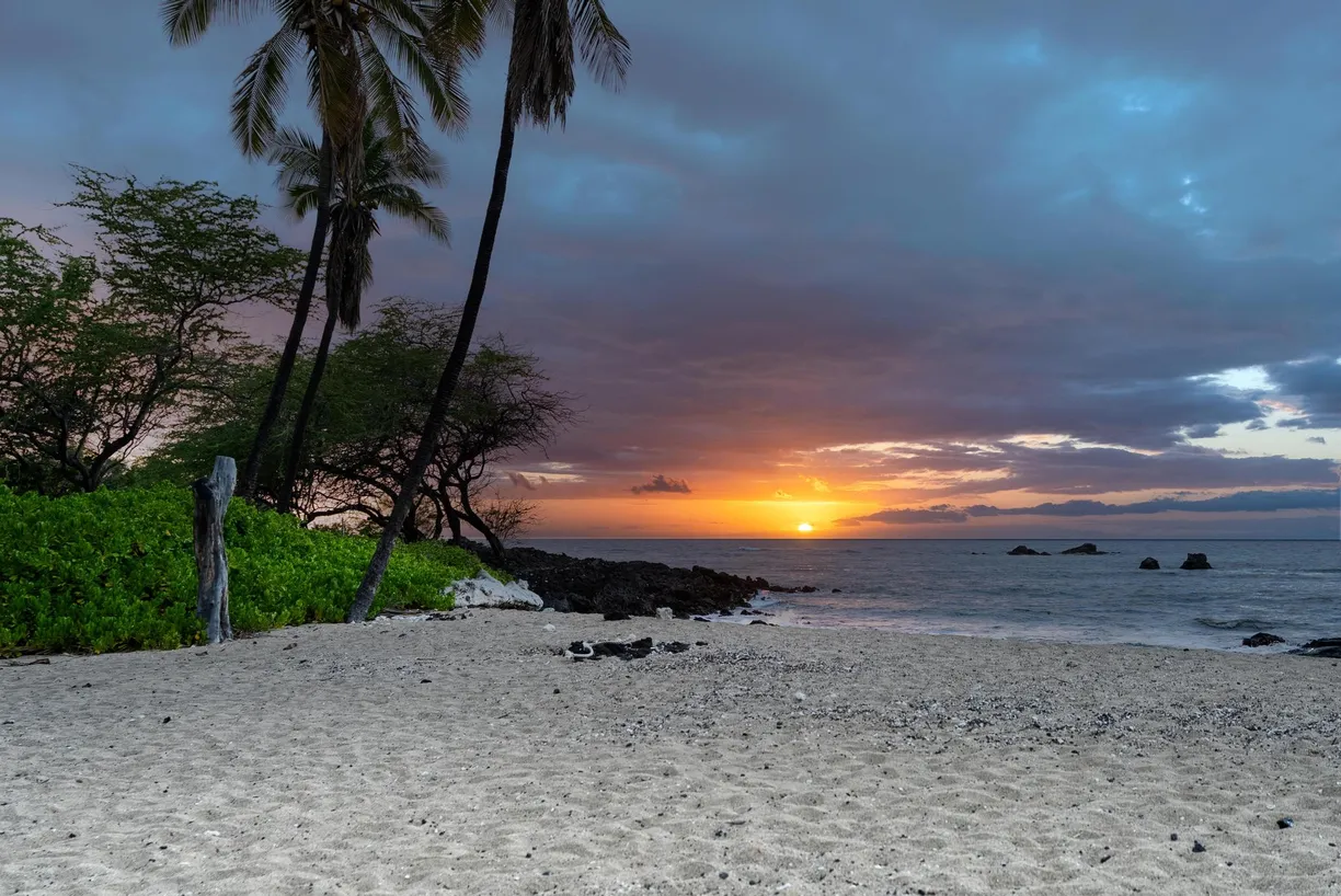 Hawaii Real Estate | View QUEEN KAAHUMANU HWY | Listing