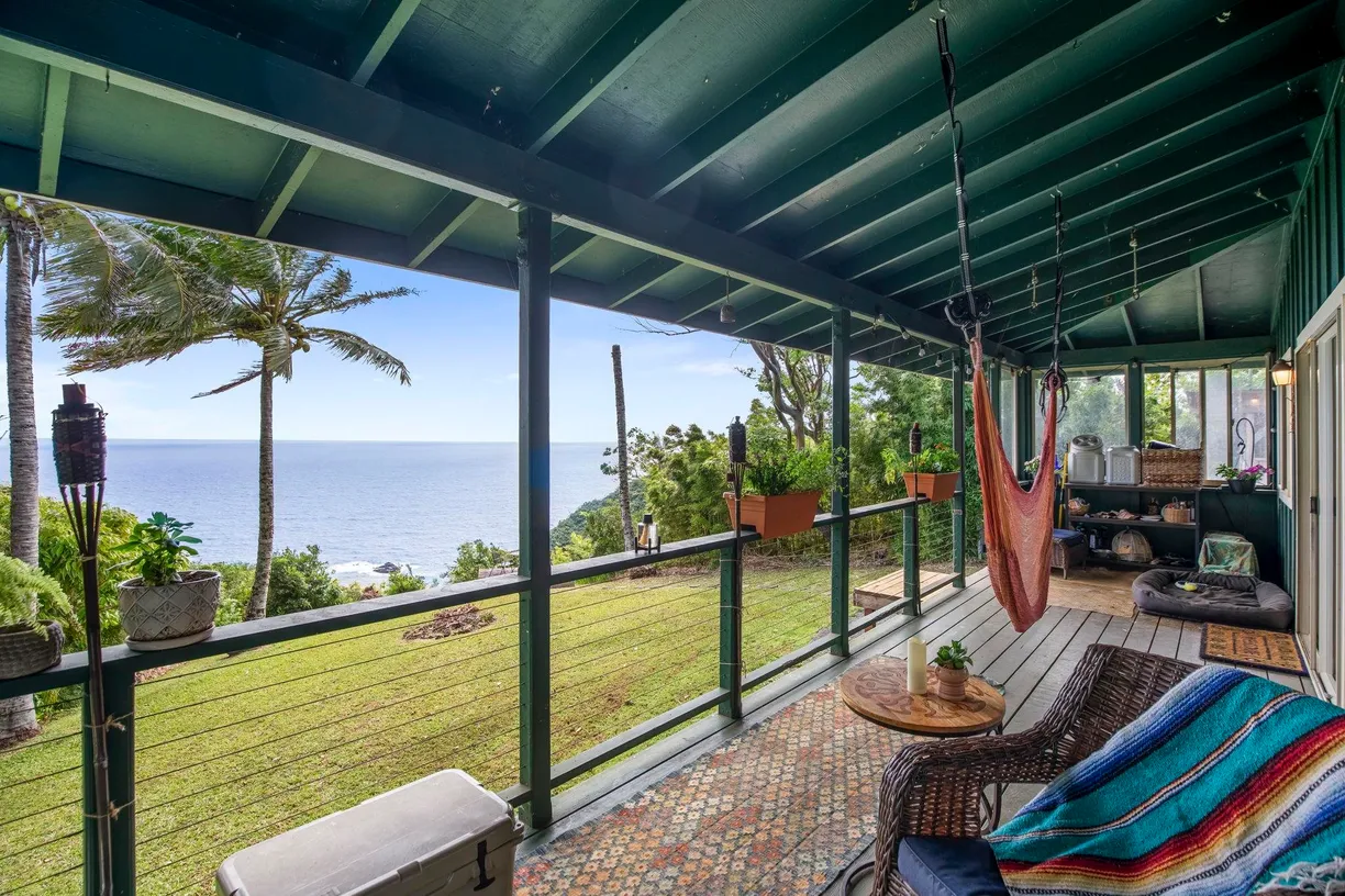 Hawaii Real Estate | View 7953 Hana Hwy | 1 Bed