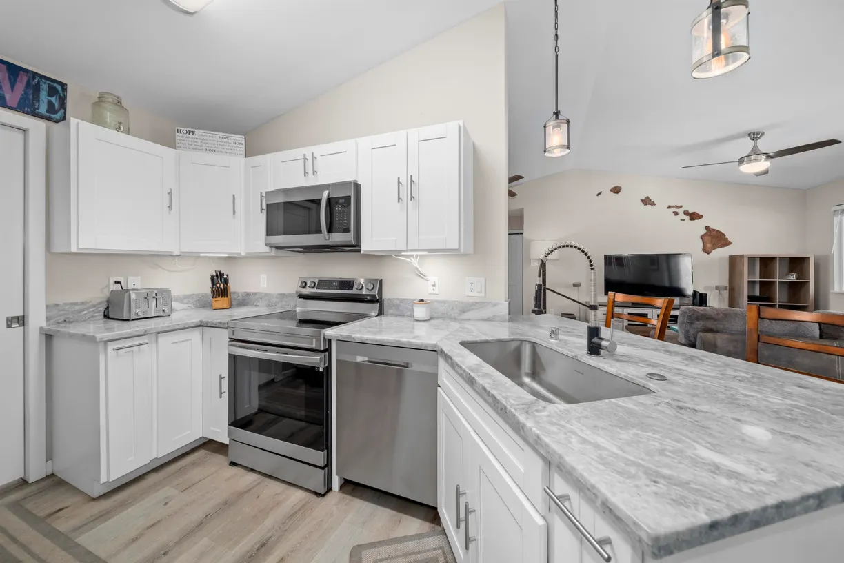 Hawaii Real Estate | View 155 Aliilani Pl | 3 Beds