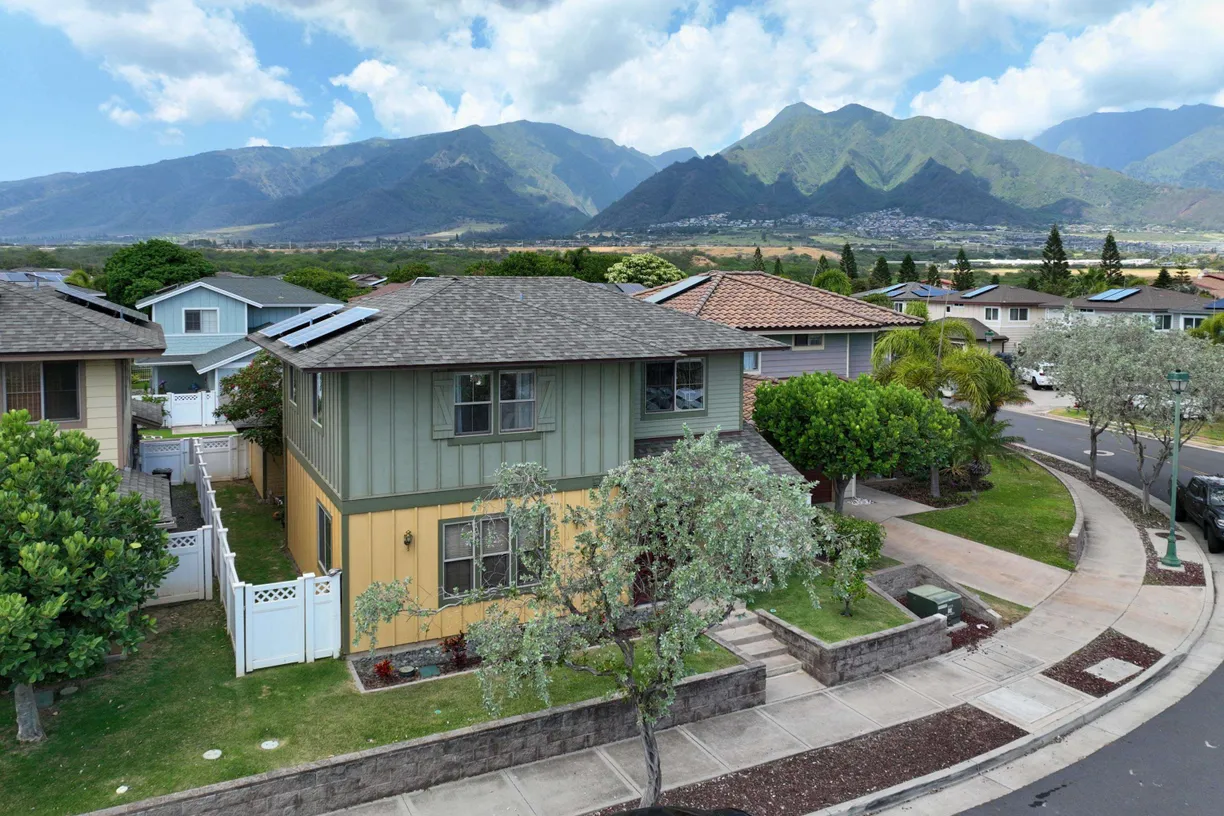 Hawaii Real Estate | View 62 Meheu Cir | 3 Beds