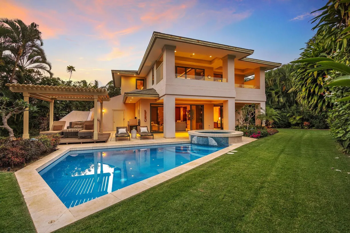 Hawaii Real Estate | View 4361 E Waiola Loop | 4 Beds