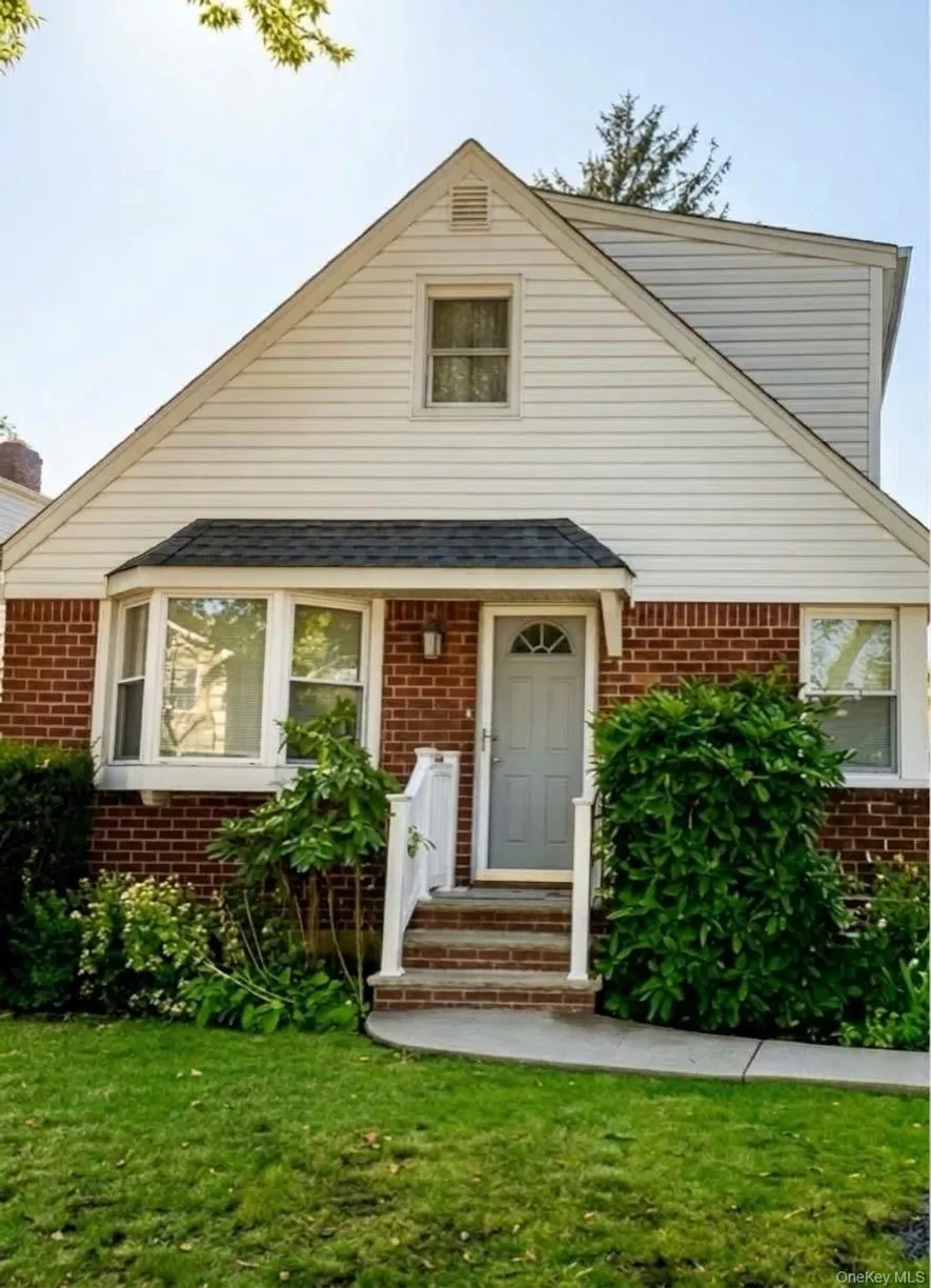 85-36 256th Street, Floral Park, NY 11001 Property for rent