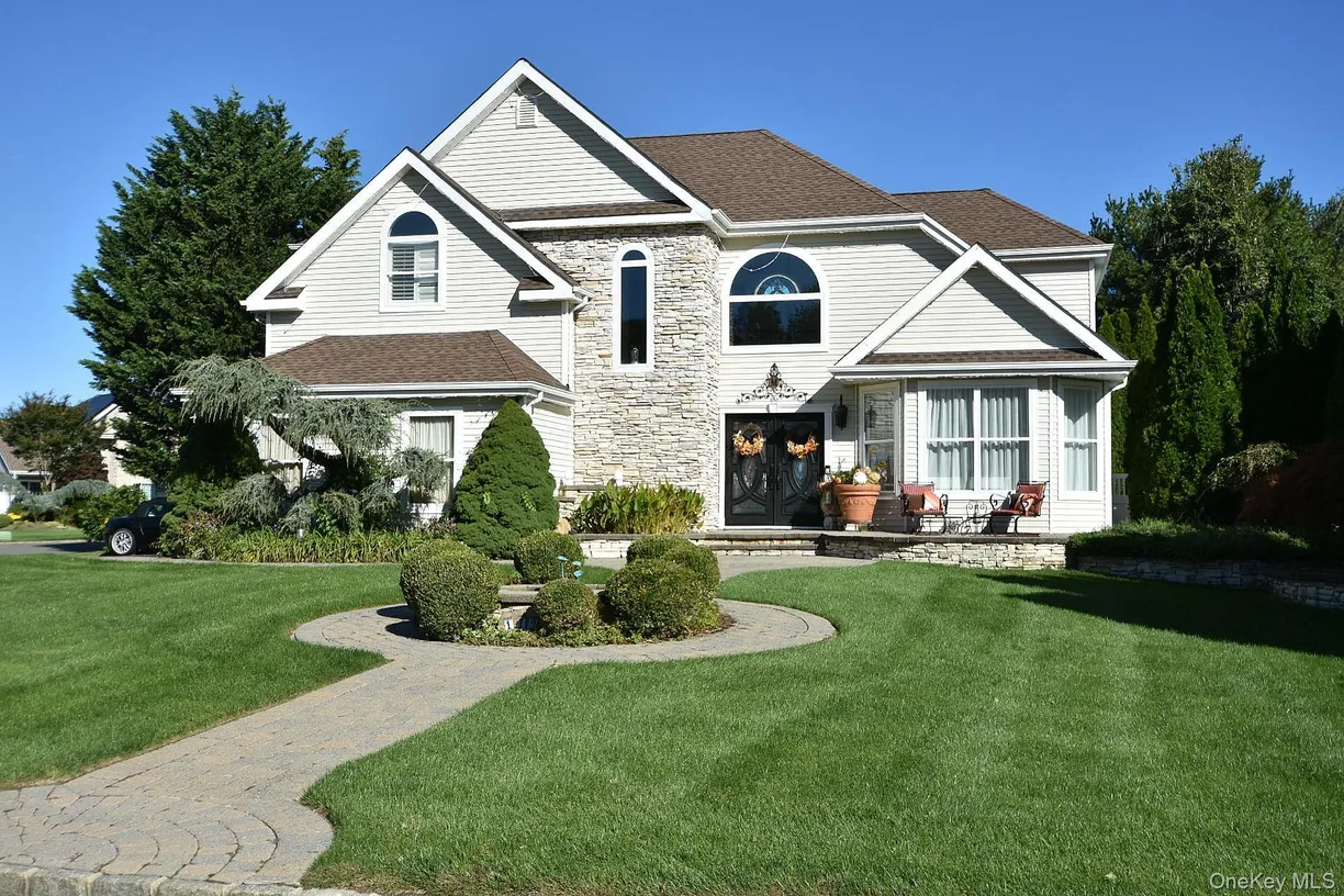 112 Summerfield Drive, Holtsville, NY 11742 Property for sale
