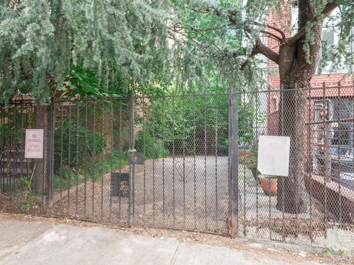 811 Greene Avenue, Brooklyn, NY 11221 Property for sale