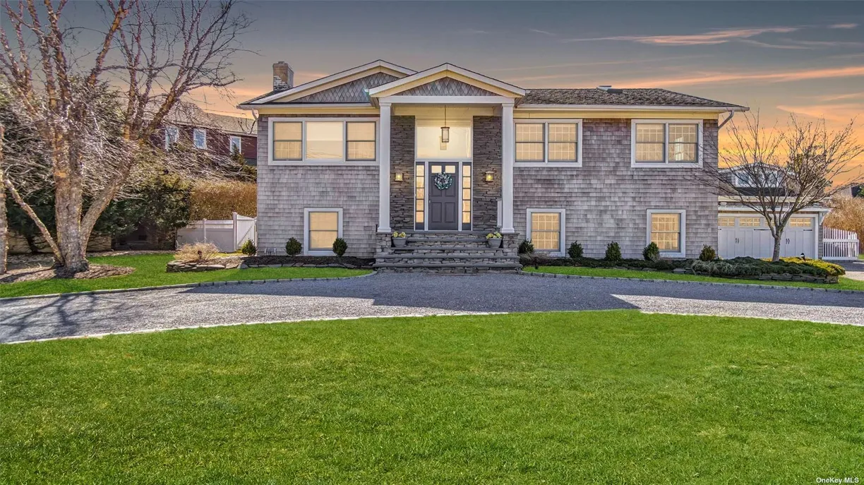 The Hamptons Real Estate | View 117 Beach Lane | 6 Beds, 3 Baths | View 1
