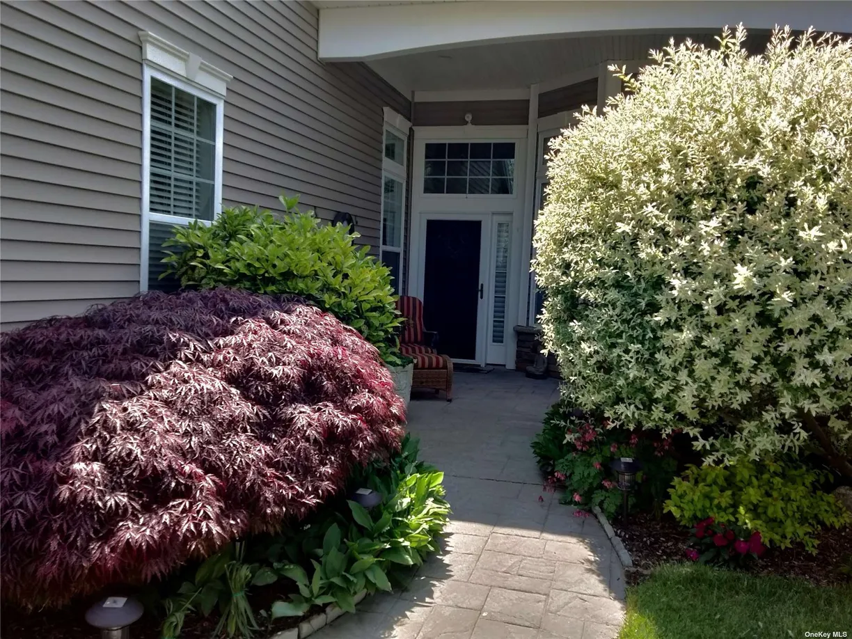 The Hamptons Real Estate | View 94 Mozart Court, 94 | 2 Beds, 2 Baths