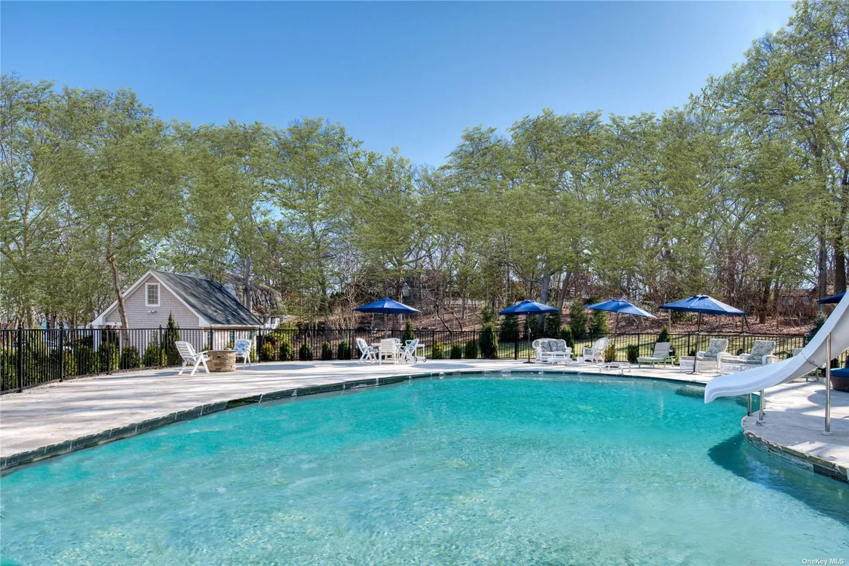 The Hamptons Real Estate | View 4800 Nassau Point Road | 4 Beds, 5 Baths