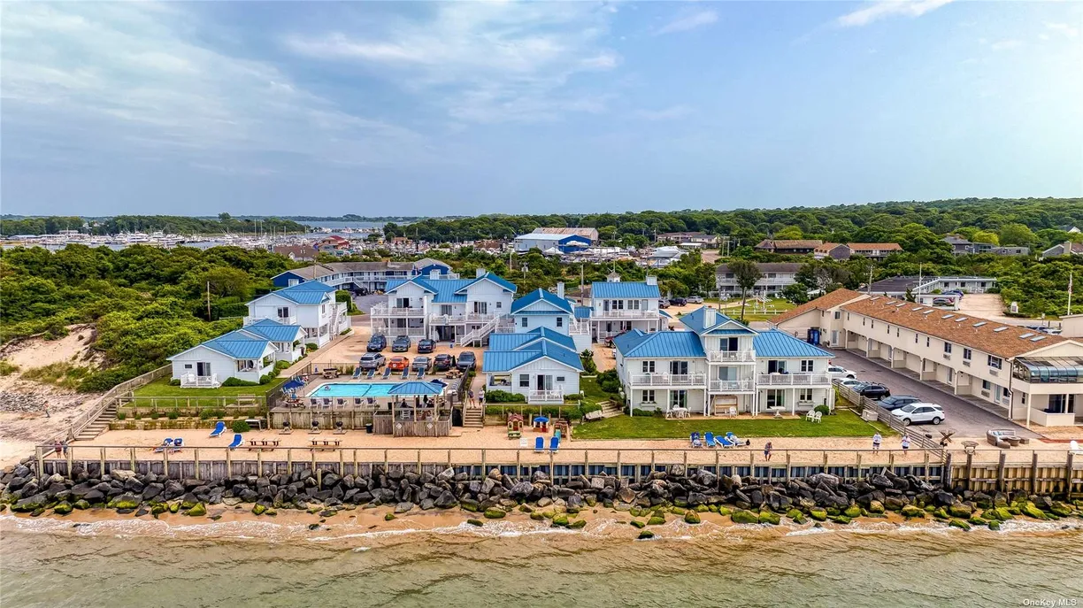 The Hamptons Real Estate | View 6 Soundview Drive, 1 | 2 Beds, 1 Bath