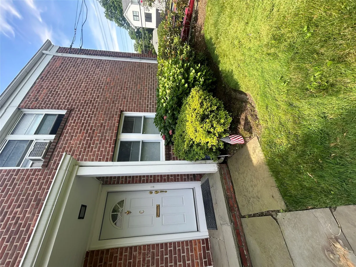 Westchester Real Estate | View 24 Wappanocca Avenue, C | 2 Beds, 1 Bath
