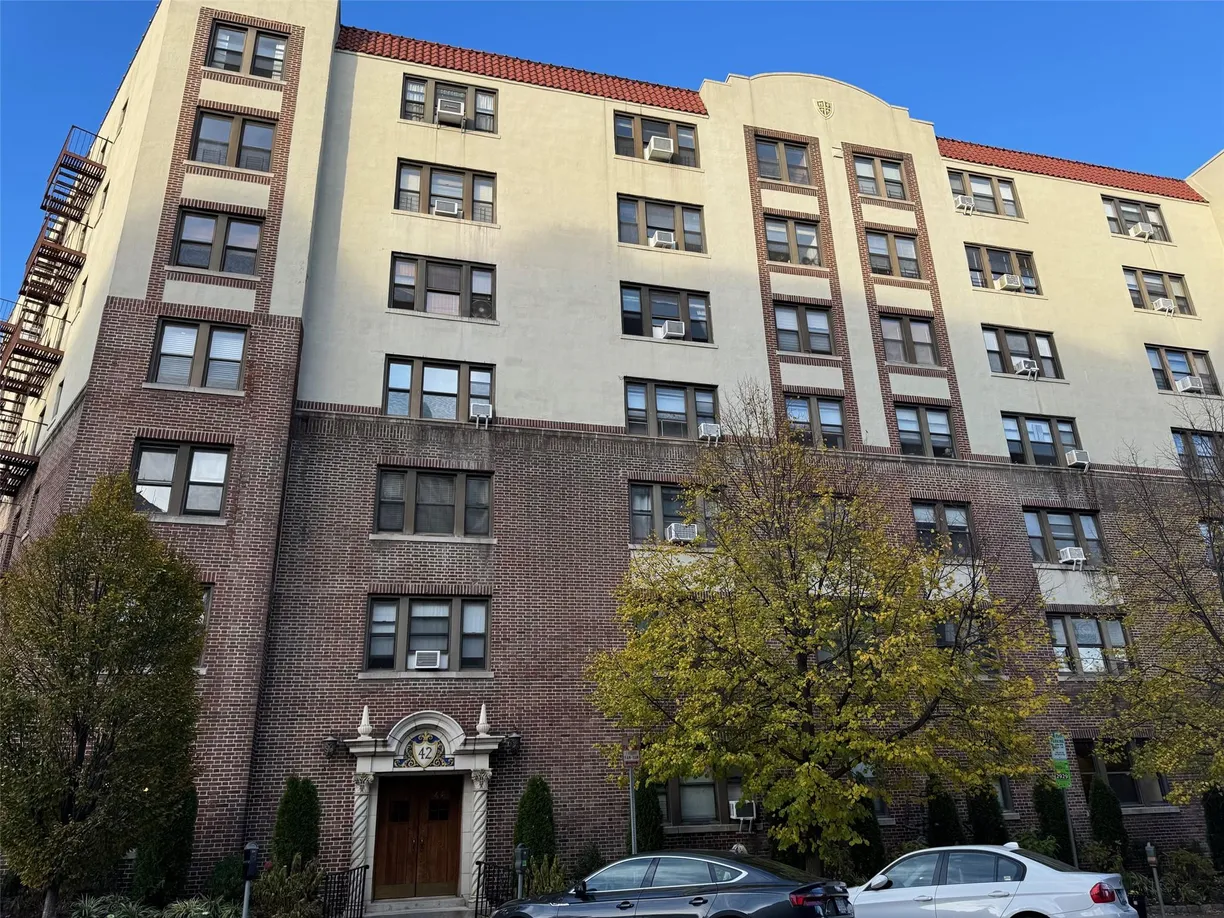 Westchester Real Estate | View 42 Pondfield Road, 6C | 2 Beds, 1 Bath