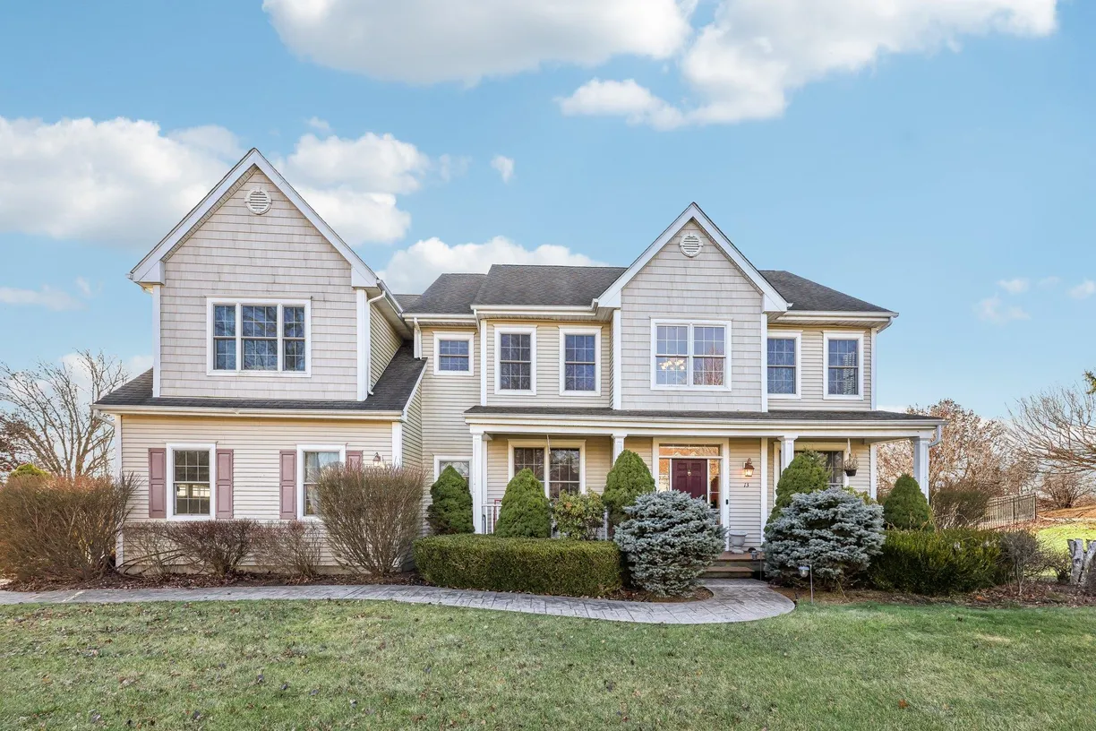 Rockland/Orange/NJ Real Estate | View 13 Mansion Ridge Boulevard | 6 Beds, 4 Baths