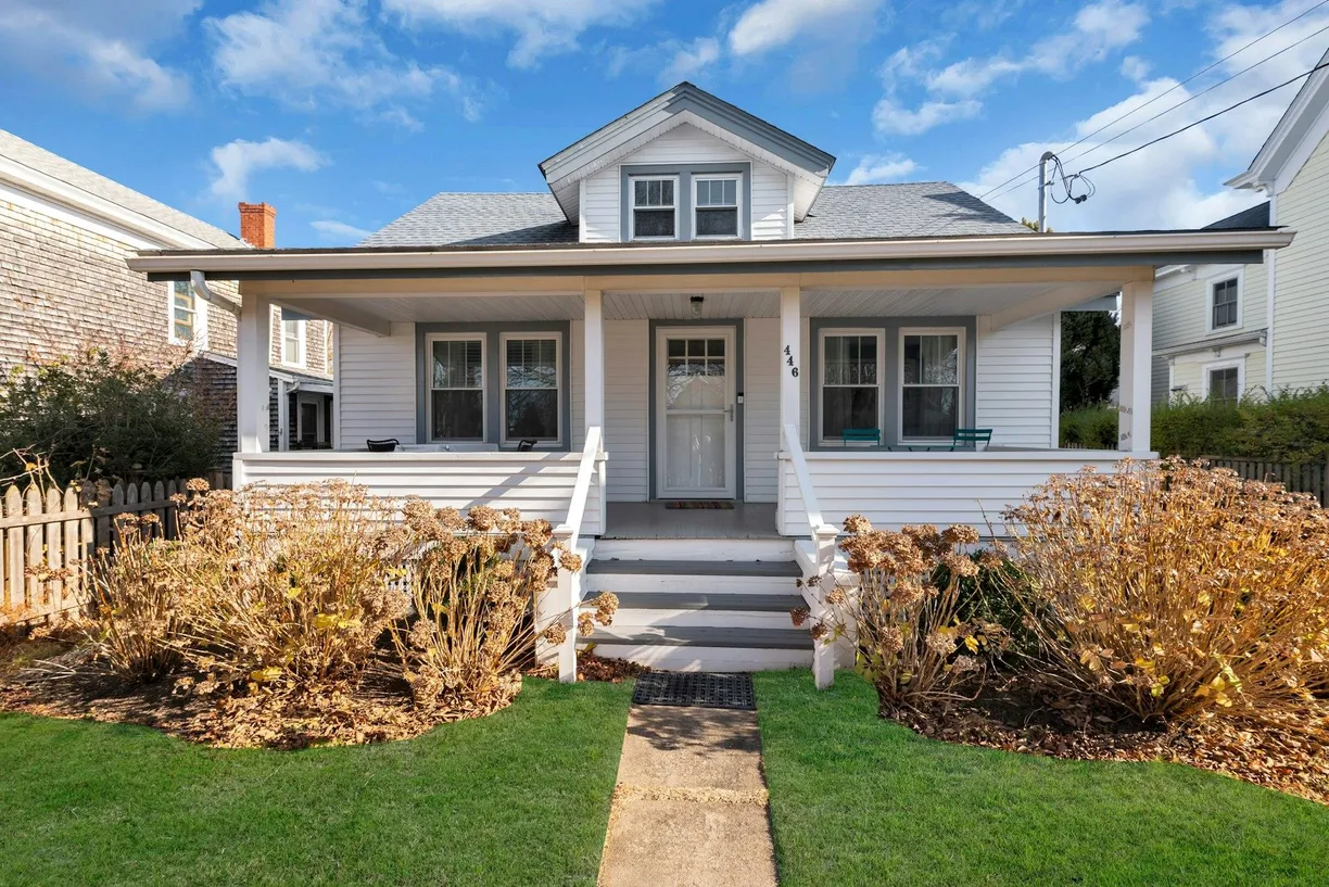 The Hamptons Real Estate | View 446 6th Street | Listing