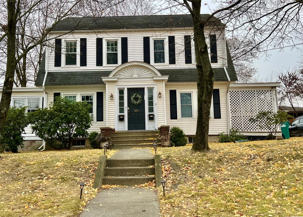 Hudson Valley Real Estate | View 1224 North Avenue, 2 | 3 Beds, 1 Bath