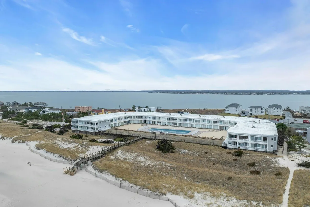 The Hamptons Real Estate | View 585 Dune Road, 37AB | 2 Beds, 3 Baths