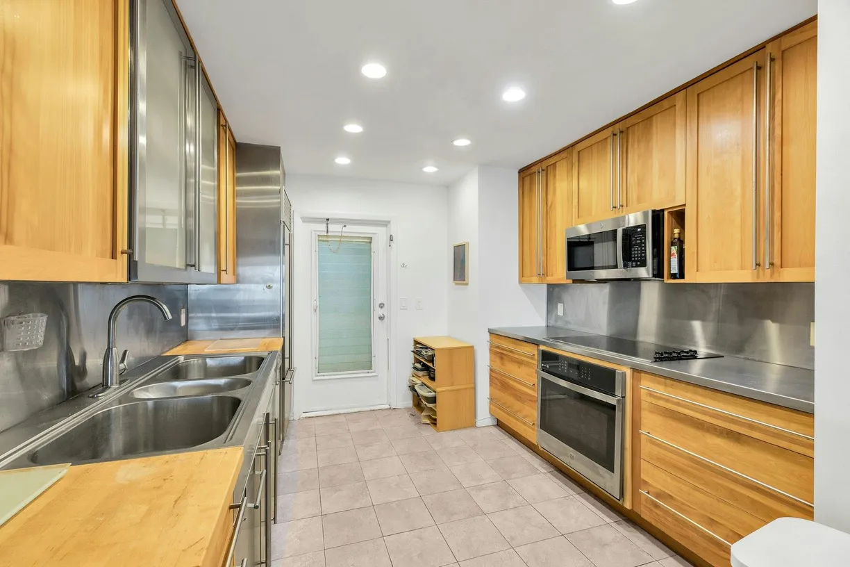 The Hamptons Real Estate | View 585 Dune Road, 37AB | Listing