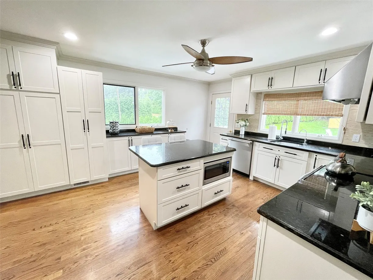 The Hamptons Real Estate | View 51 cheviot | Listing