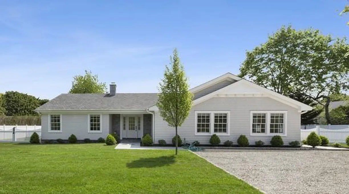 The Hamptons Real Estate | View 275 Mill Road | 3 Beds, 3 Baths
