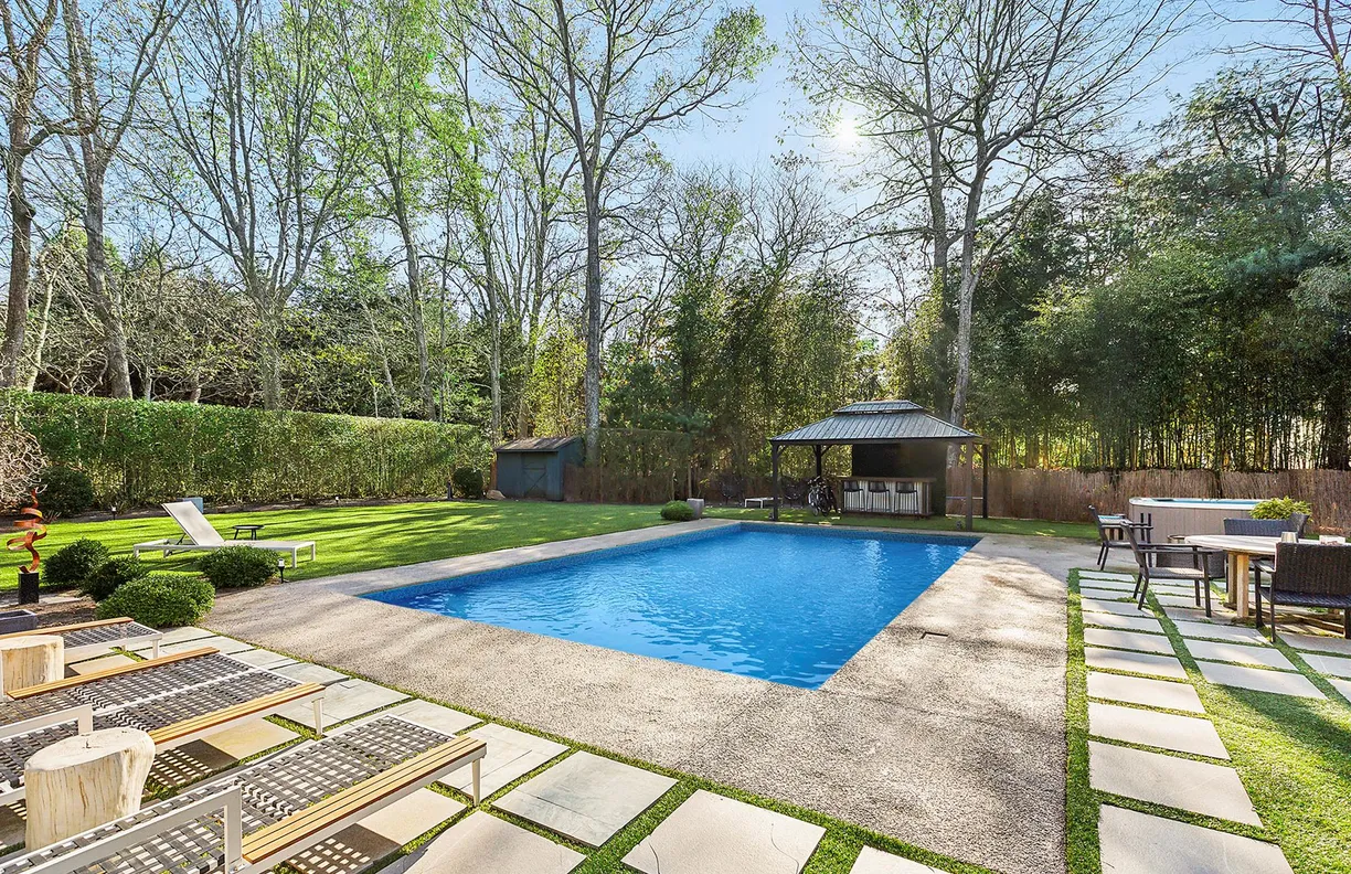 The Hamptons Real Estate | View 37 Coves End Lane | Listing