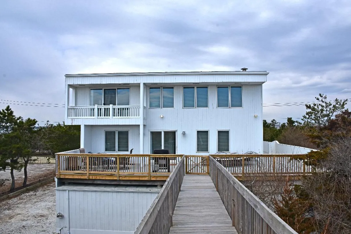 The Hamptons Real Estate | View 561 Dune Road | Listing