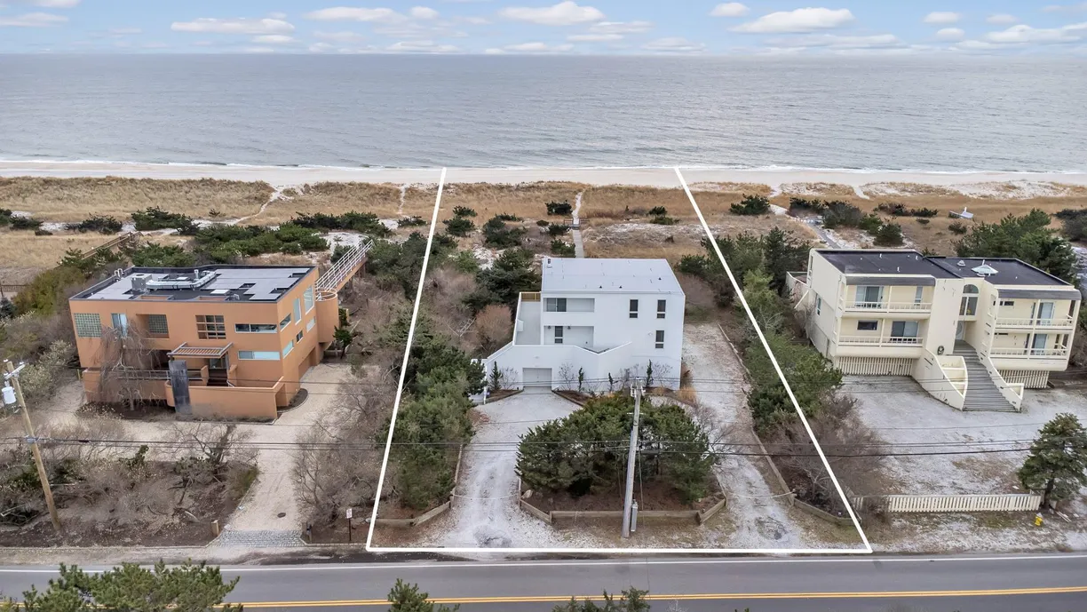 The Hamptons Real Estate | View 561 Dune Road | 4 Beds, 3 Baths