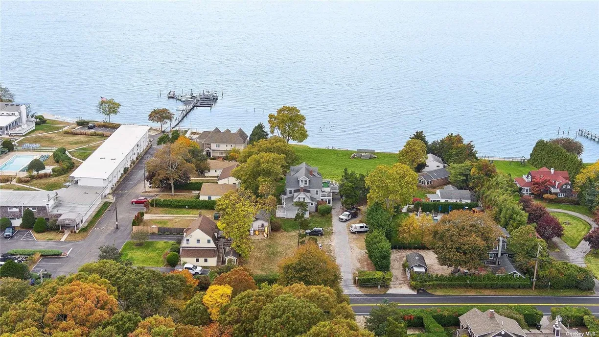 The Hamptons Real Estate | View 46 Rampasture Road, 5 | Listing
